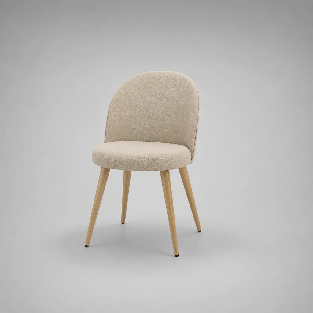 Chaise de salle à manger rembourrée en polyester beige, dossier arrondi et pieds en hévéa massif, 48 × 55 × 84 cm