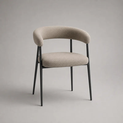 Chaise de salle à manger rembourrée en tissu beige, dossier arrondi avec accoudoirs et pieds en acier noir, 58 × 57 × 79 cm