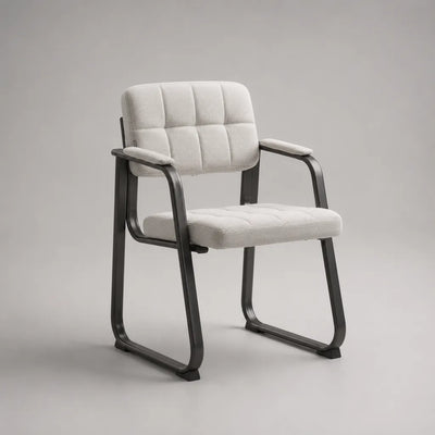 Chaise rembourrée avec accoudoirs, revêtement en polyester bouclé beige et structure en acier noir, 58 × 62 × 82 cm