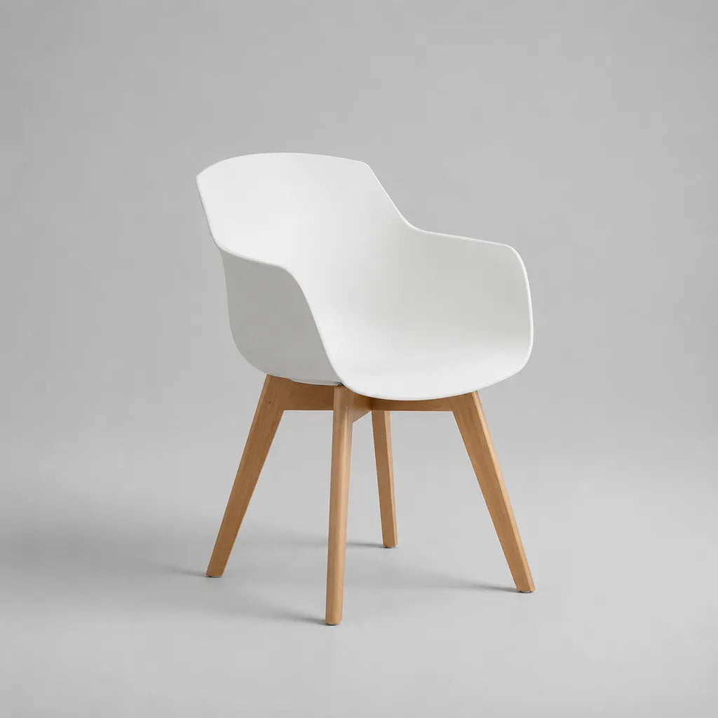 Chaise de salle à manger avec accoudoirs, coque en polypropylène blanc et pieds en hêtre massif, 60 × 55 × 82 cm