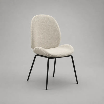 Chaise rembourrée en tissu et métal noir avec dossier arrondi, écru, 49 × 55 × 84 cm