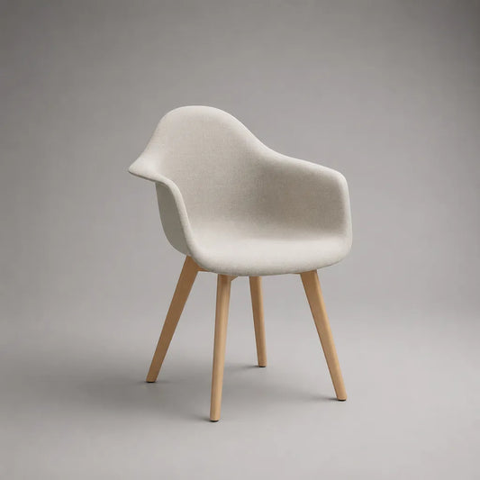 Chaise de salle à manger en tissu beige clair avec accoudoirs et pieds en bois naturel, 58 × 60 × 82 cm